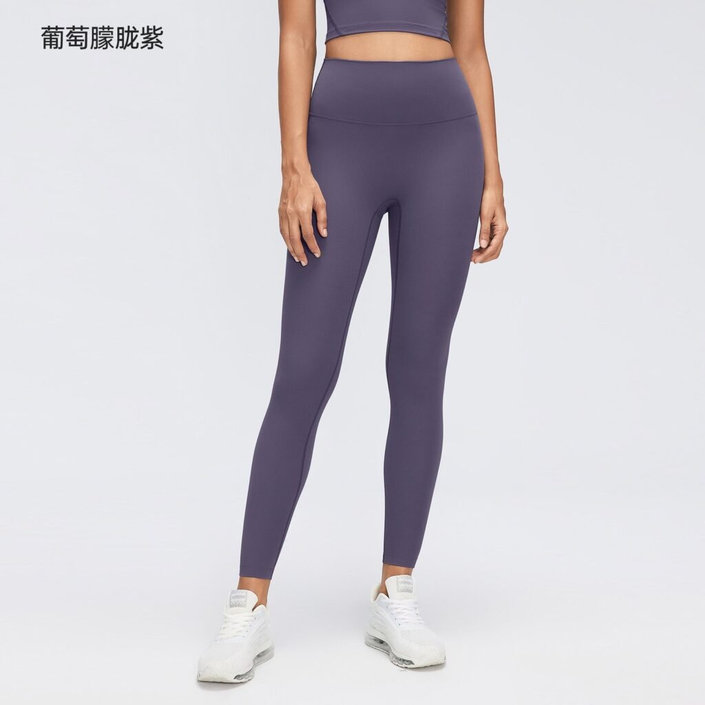 Butt-lifting, form-fitting cropped leggings