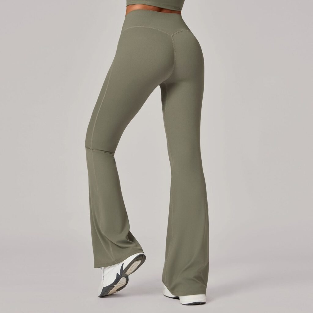 Seamless-look pleated yoga flare pants