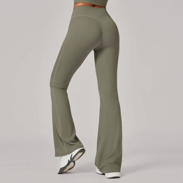 Seamless-look pleated yoga flare pants